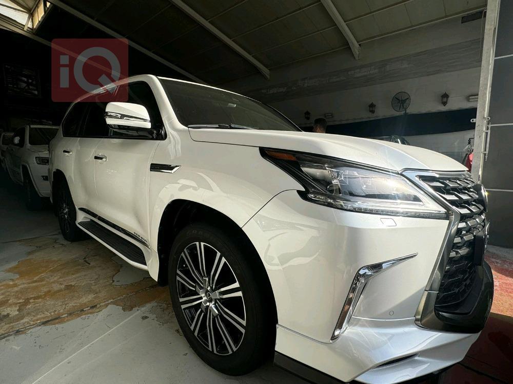 Lexus LX